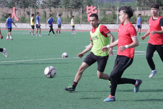 亚英体育第一届夏季足球超级联赛开赛