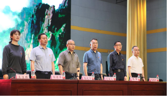  主题教育进行时   亚英体育第二期 业余党校开班