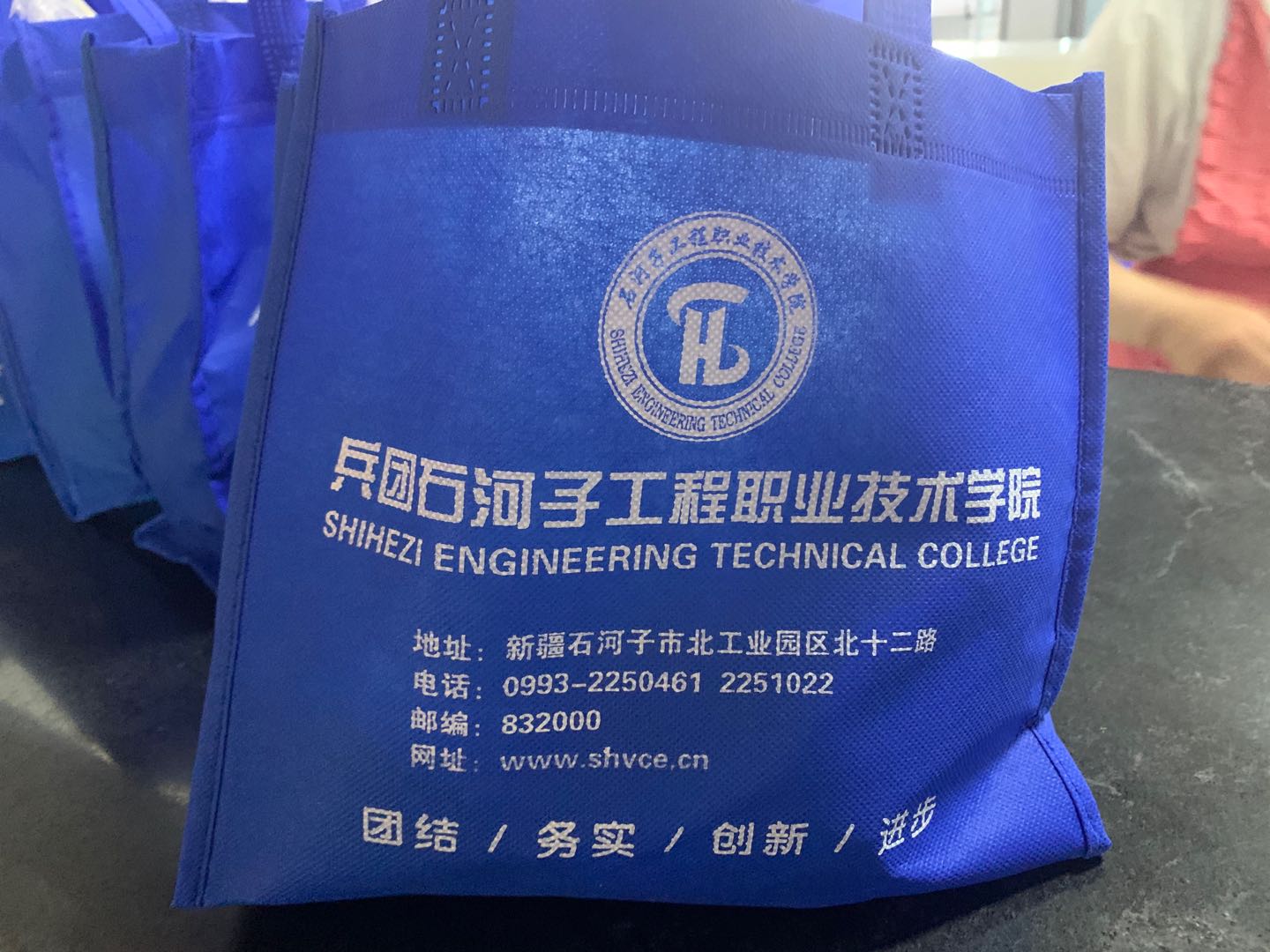 亚英体育进一步开展“三进两联一交友”活动